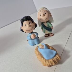 Hallmark Snoopy Peanuts Gallery The Holy Family Figurines w/Original Box 2001